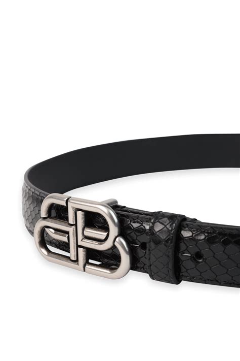 What makes a Gucci belt fake?