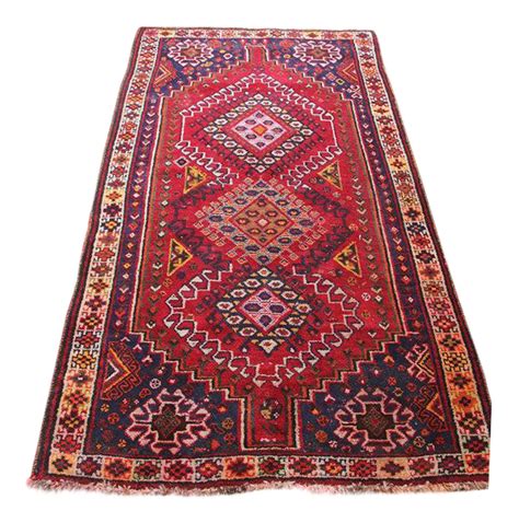 Why do Moroccan rugs have fringe on one end?